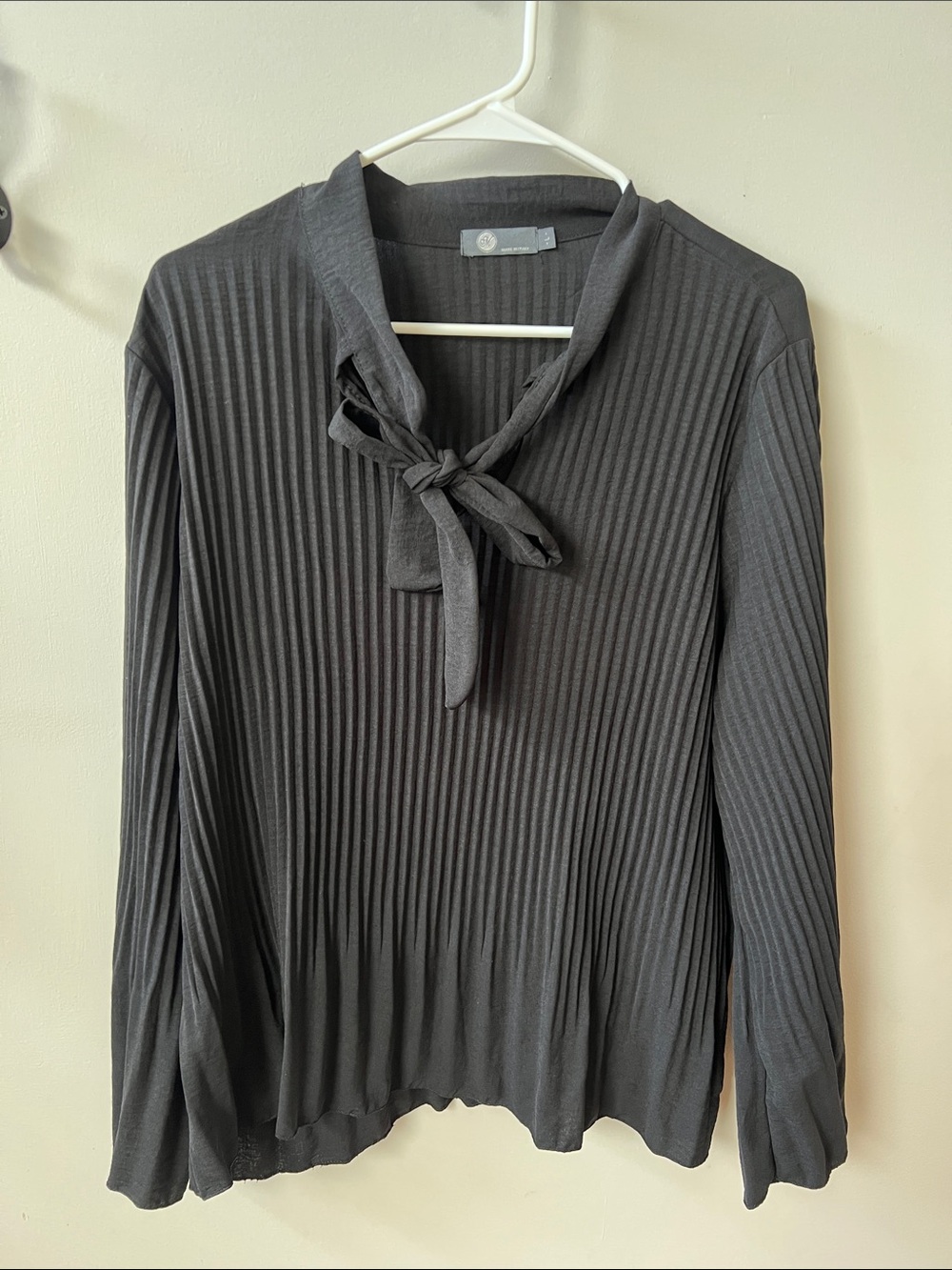 Tie-Neck Pleated Long-Sleeve Top - Black
